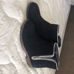 Navy girls booties